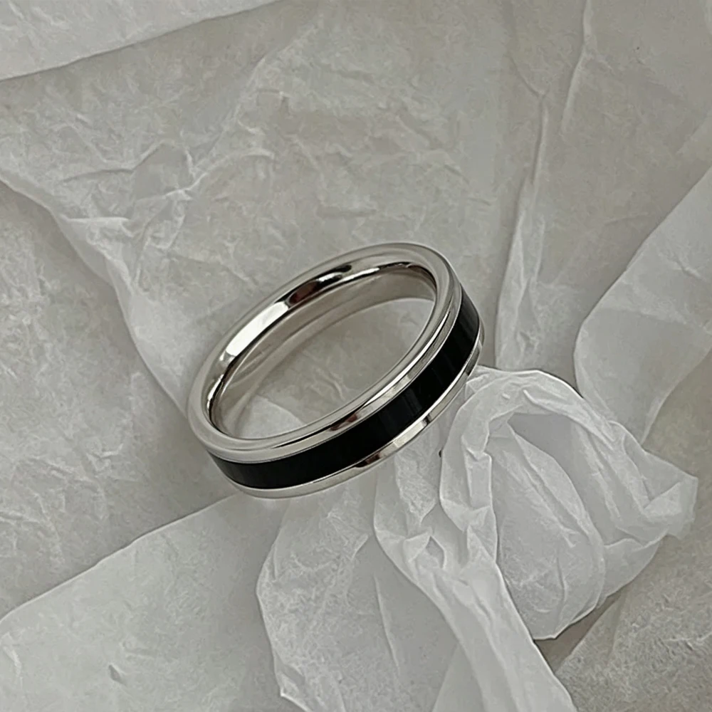 Women's Simple Black & White Imitation Shell Couple's Ring