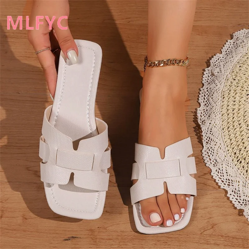 

Women wearing slippers for spring/summer wearing square headed women's sandals and slippers oversized beach shoes mujer