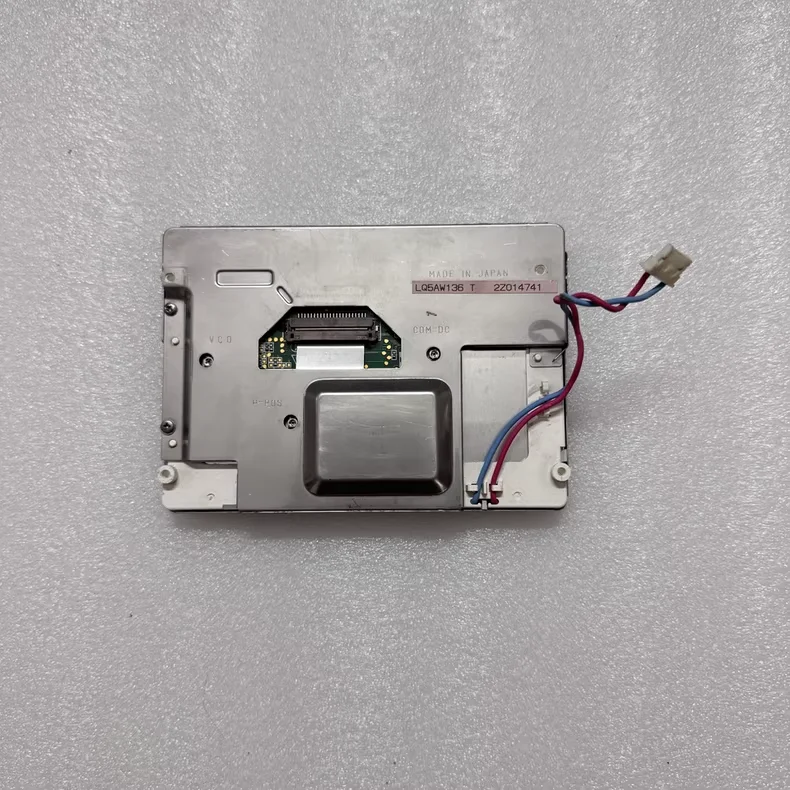 

5-дюймовый ЖК-экран LQ5AW136T, проверен на нормальную работу перед отправкой.