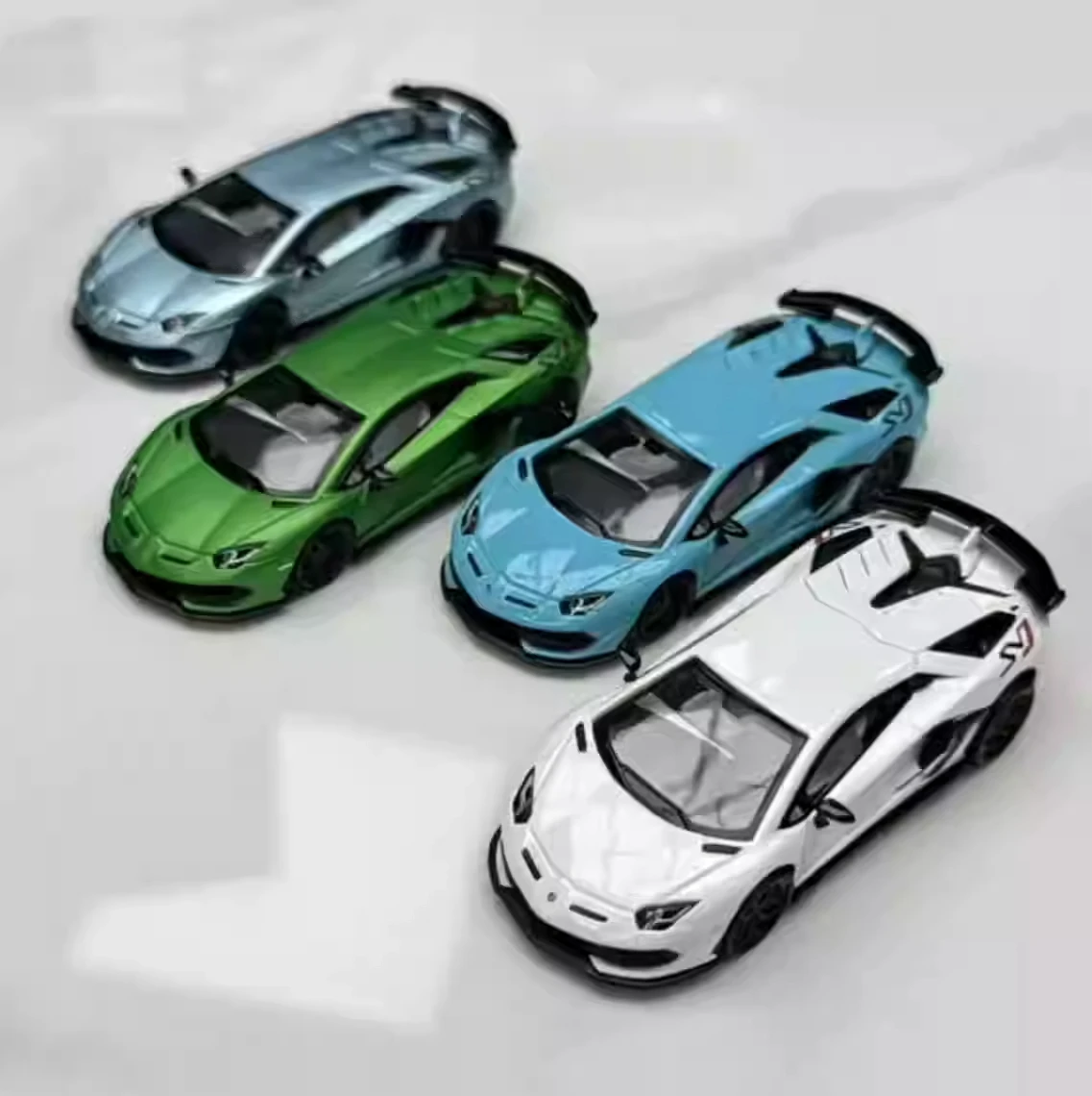 

MJ 1/64 Aventador SVJ LP770-4 Alloy Racing Car Diecasts & Toy Vehicles Car Model Miniature Scale Model Car For Children
