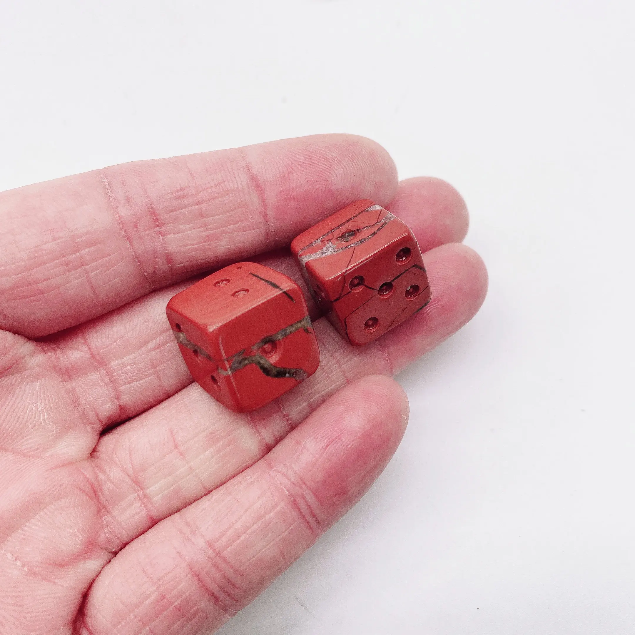 

2pcs Natural Red Jasper Dice Energy Reiki Gemstone Cube Palm Carving Decoration Crystal Quartz Healing High Quality For Gift