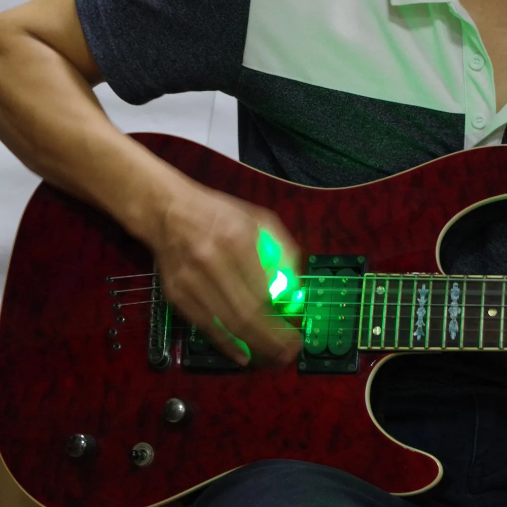 High-Sensitivity Luminous Pick Automatic Lighting Colored Light Guitar LED Pick Shining Illuminated Guitar Glowing Plectrum