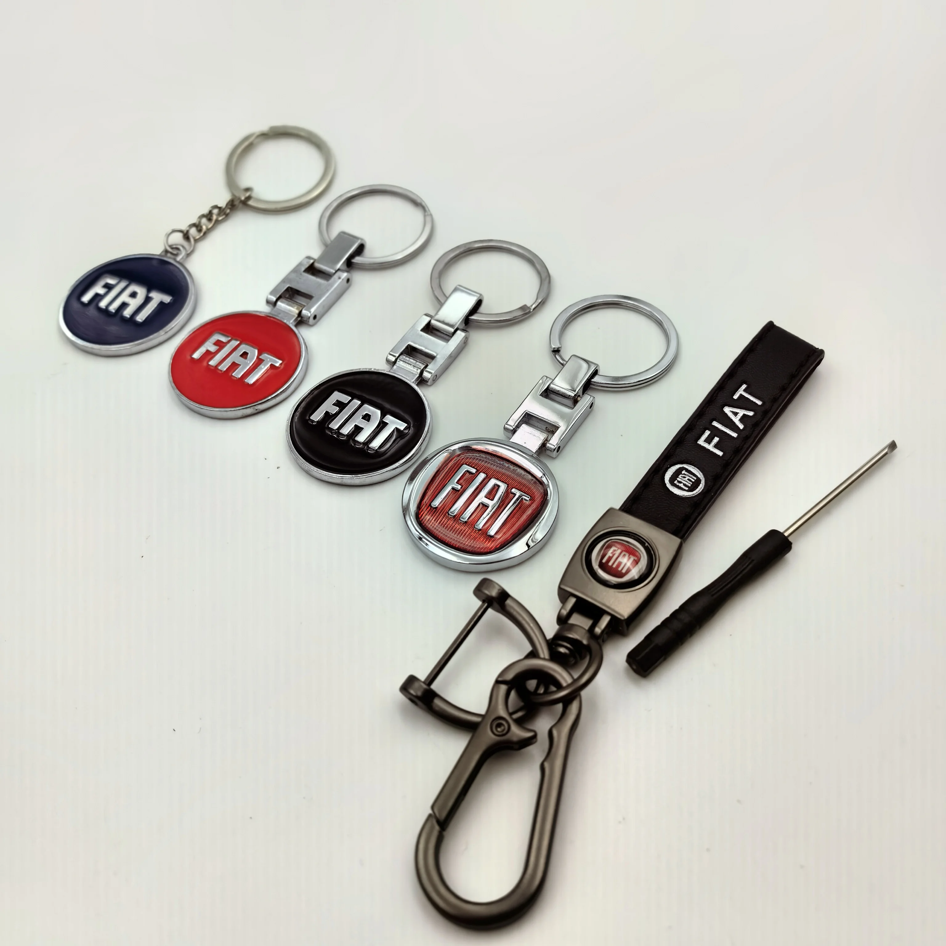 1 Uds. Llavero con insignia FIAT colgante llavero de coche accesorio para FIAT 500 Ducato Panda Grande Punto Tipo Abarth Pulse Strada 600 Doblo