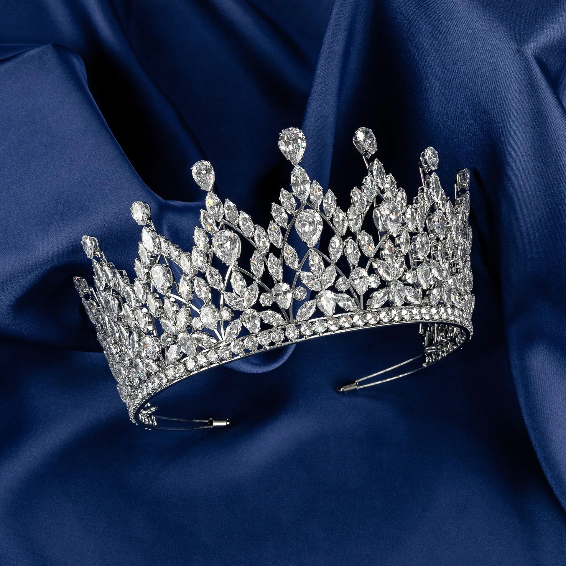 

Luxury Cubic Zirconia Silver Bridal Tiaras Big Queen Crowns Women Headwear Pageant Diadem Wedding Hair Accessories Party Jewelry