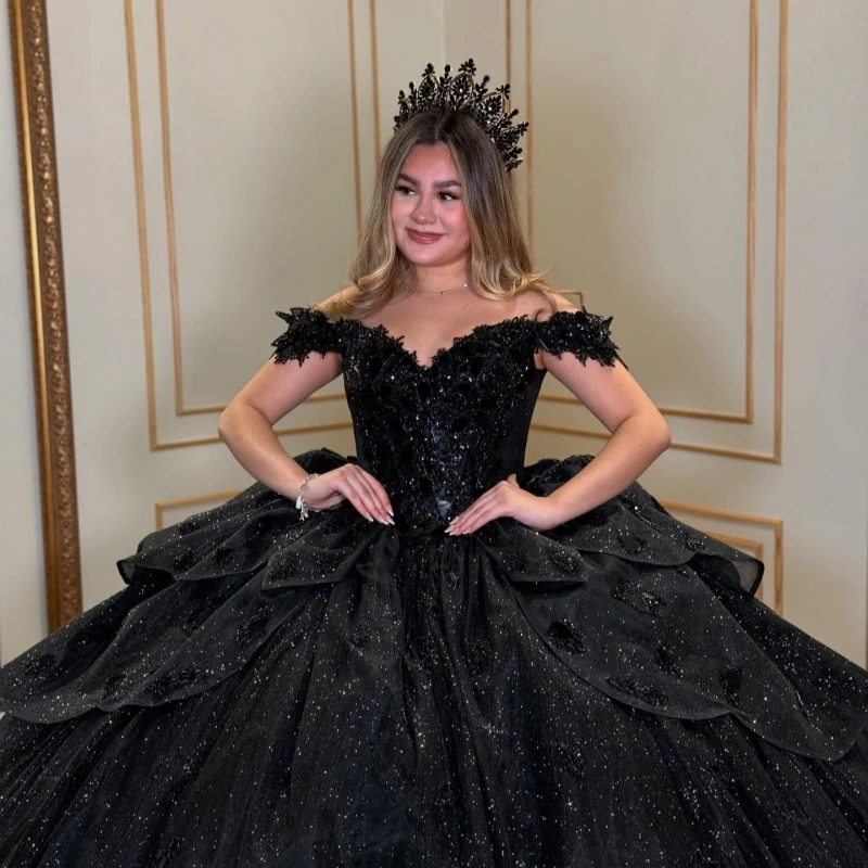 Abito da principessa nero lucido con spalle scoperte Abito dolce 16 Abiti Quinceanera Applique Perline Fiocco di cristallo Tull Festa di compleanno Vestid