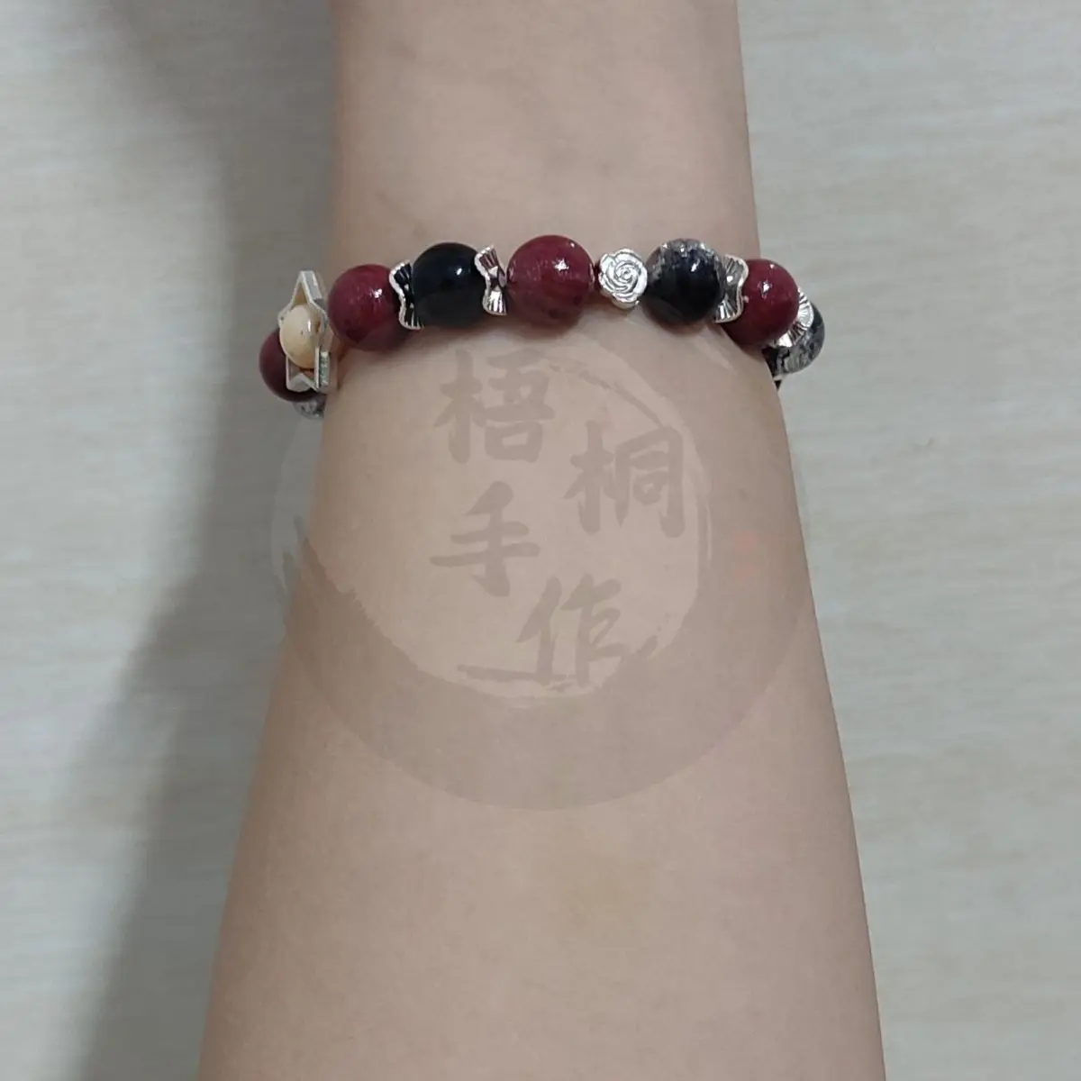 Anime o aberração circo pulseira cosplay figura bonito jóias pulseira disponível para uso diário festa presentes de natal