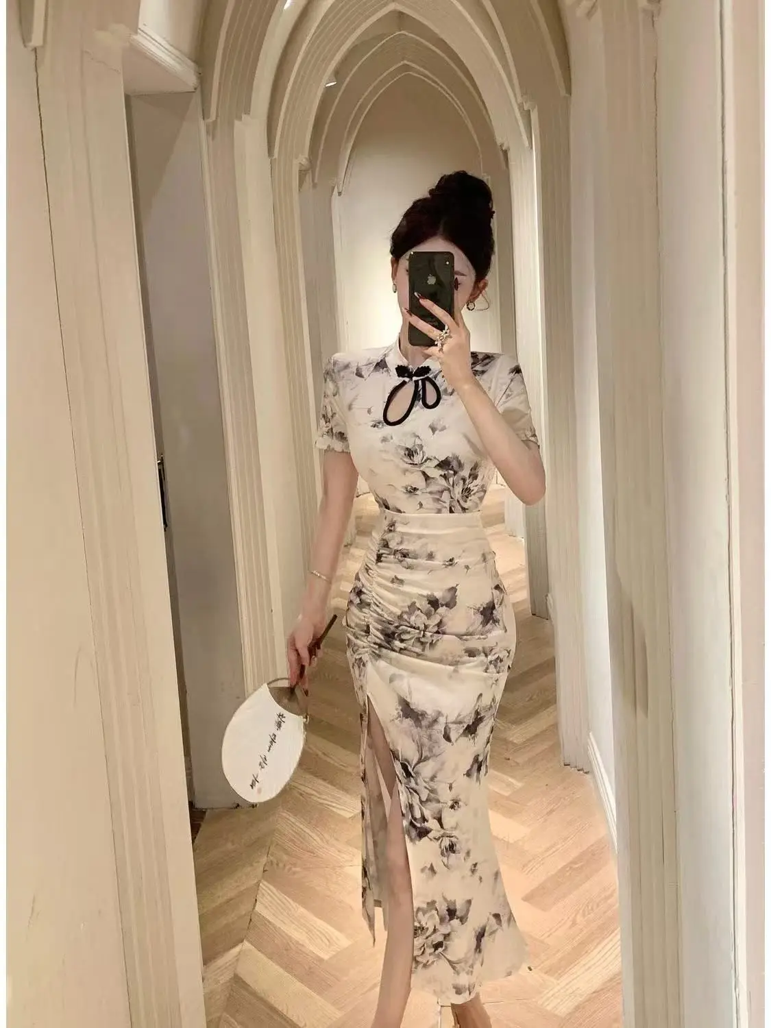 فستان شيونغسام نسائي عتيق لوكس تشيباو 2025، فستان عرقي عصري بقصة ضيقة للنساء الشابات