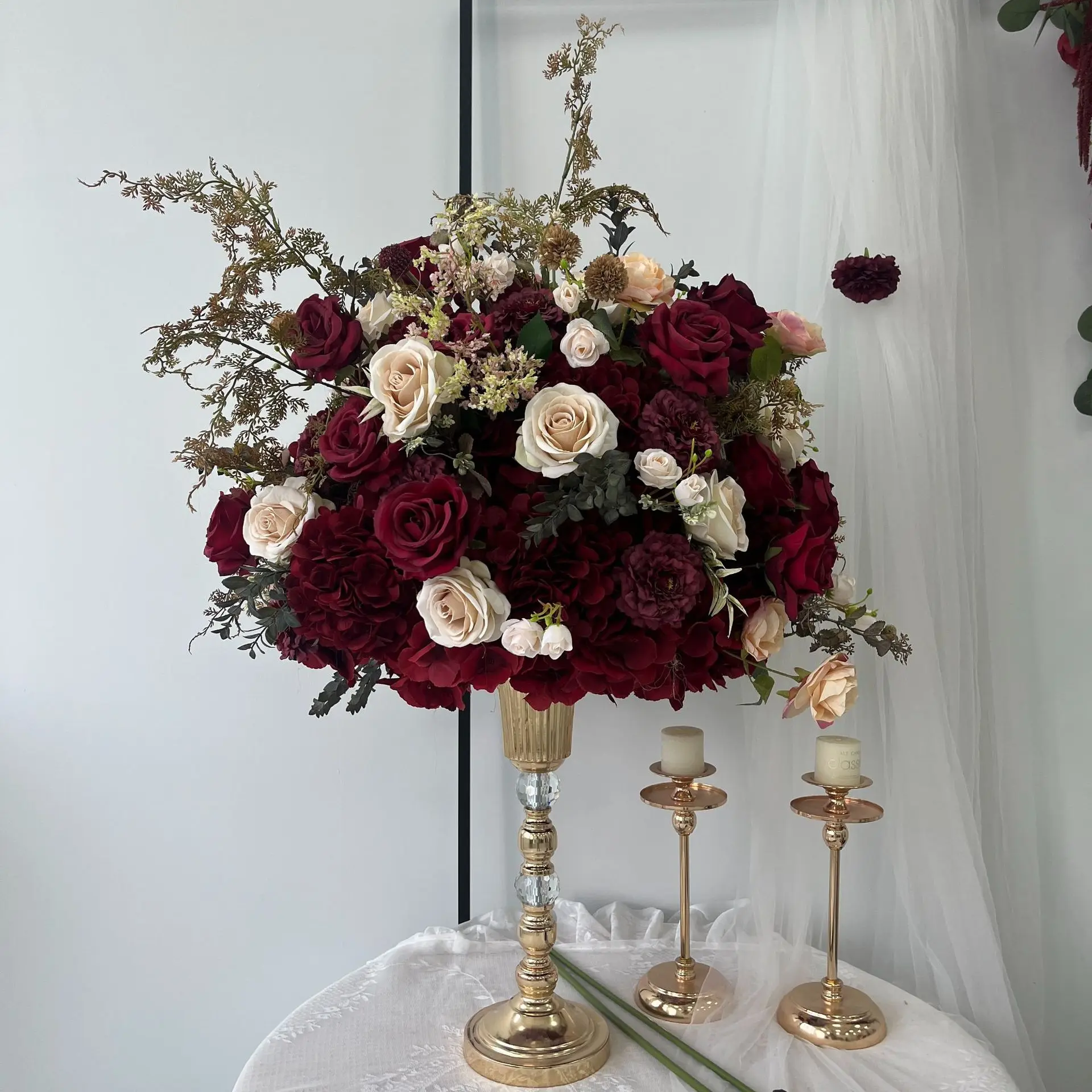 80CM Tiefrote Künstliche Blumenkugel Hochzeits-Hintergrundbogen Blumenarrangement Tischdekoration Event-Party-Dekor für den Großhandel – Detail 3