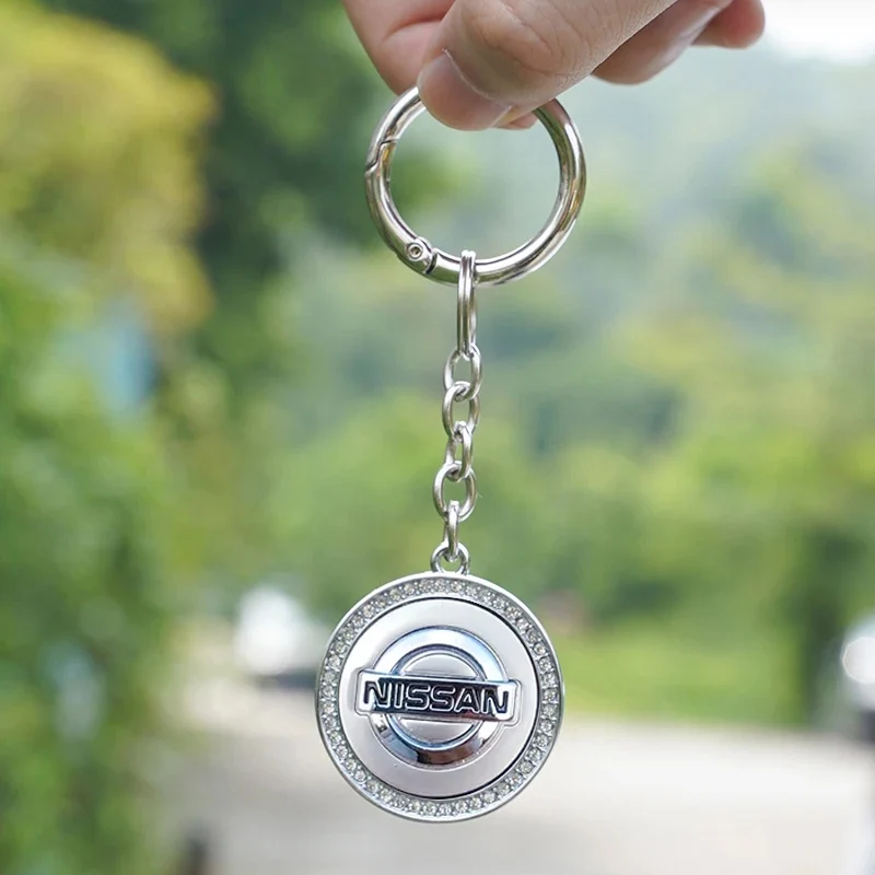 Fashion Alloy Car Keyrings Diamond Key Chain Holder Pendant for Nissan Kicks X-trail Tiida Qashqai Altima Versa Rogue Juke Leaf