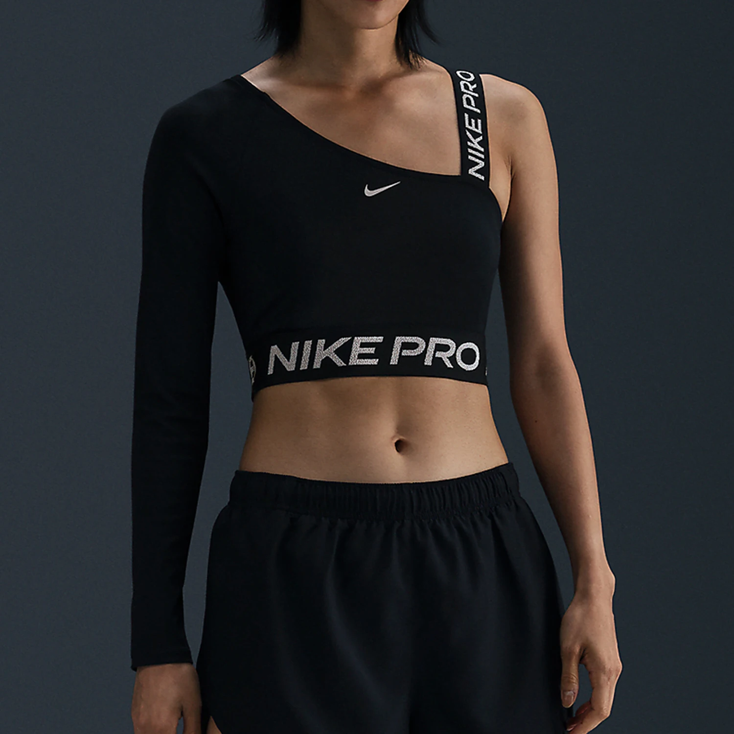 nike-authentic-dri-fit-women's-asymmetrical-short-tight-training-top-fv8101-010