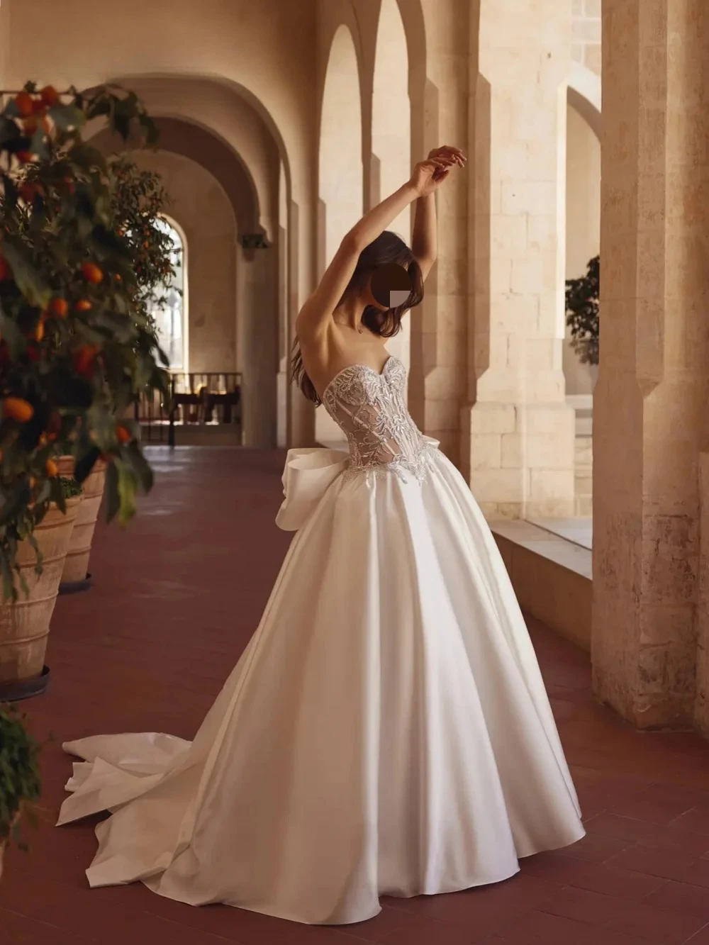 Hand-sewn Beaded A-line Satin Wedding Dress Charming Sweetheart Neck Bridal Gown Customized Bow Floor-length Dresses For Bride