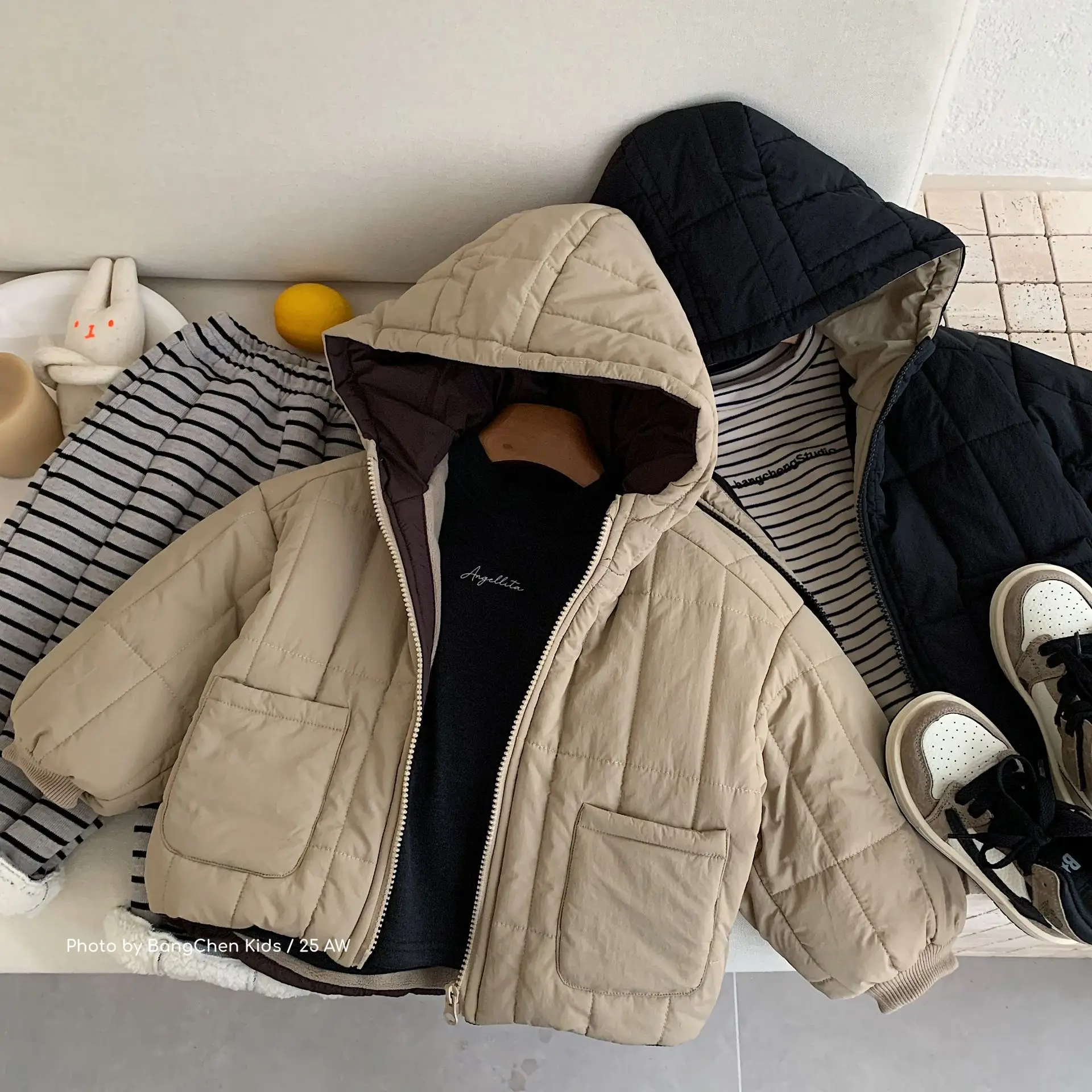 

Куртка для маленьких мальчиков, зима 2025 года, утепленное детское хлопковое пальто с капюшоном для маленьких мальчиков, корейская детская верхняя одежда для мальчиков от 3 до 8 лет, пальто на открытом воздухе