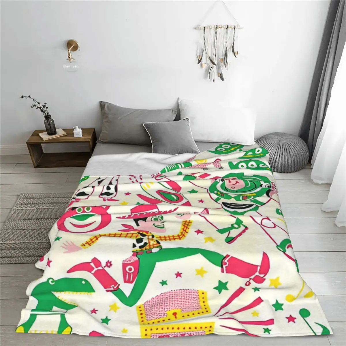 Toy Story Cartoon Cute Velvet Throw Blankets Woody Aliens Huggin Bear Blankets for Bed Bedroom Warm Bed Rug