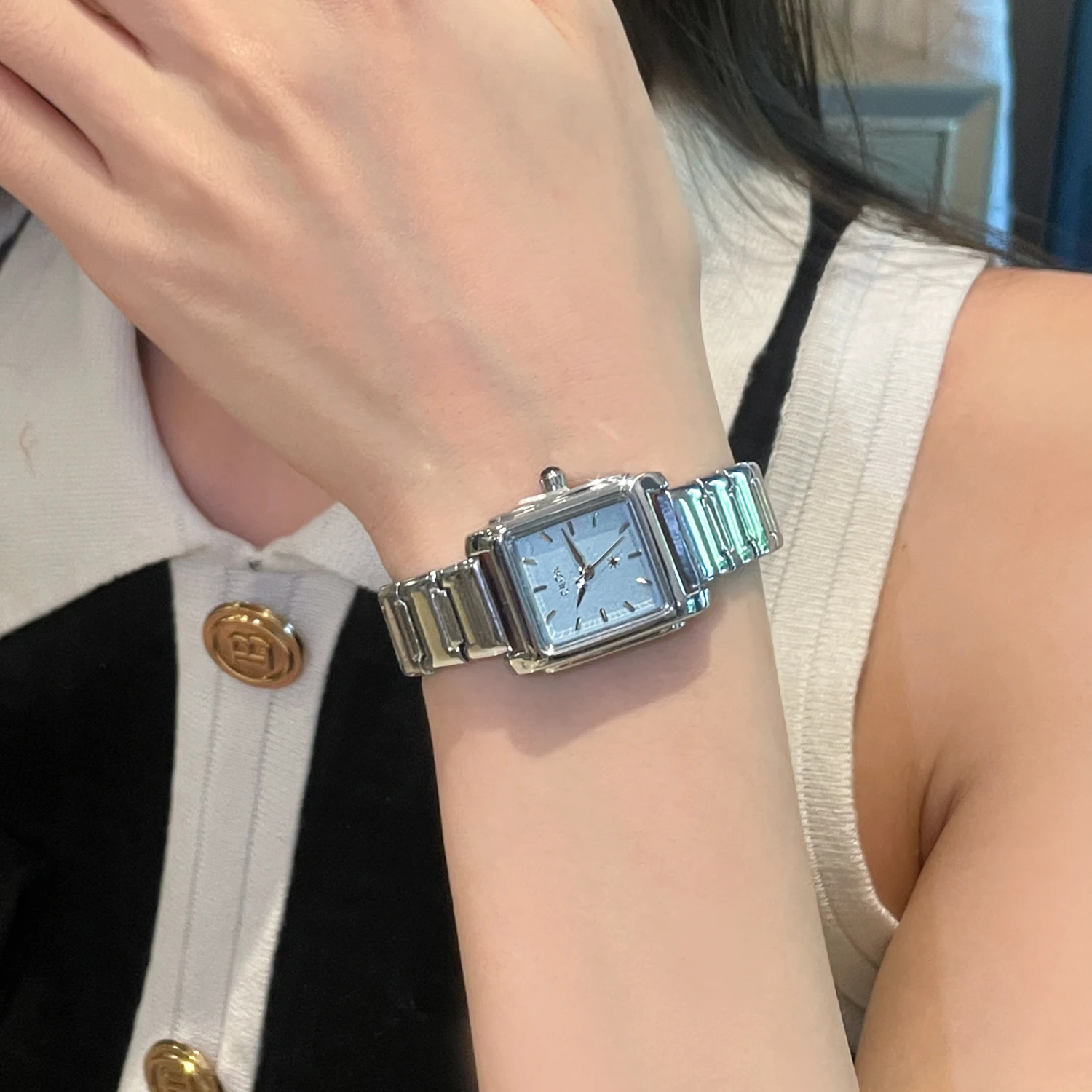 นาฬิกา CILOA สีน้ำเงิน ขนาดเล็ - Luxury Watch Safe บทวิจารณ์และราคา