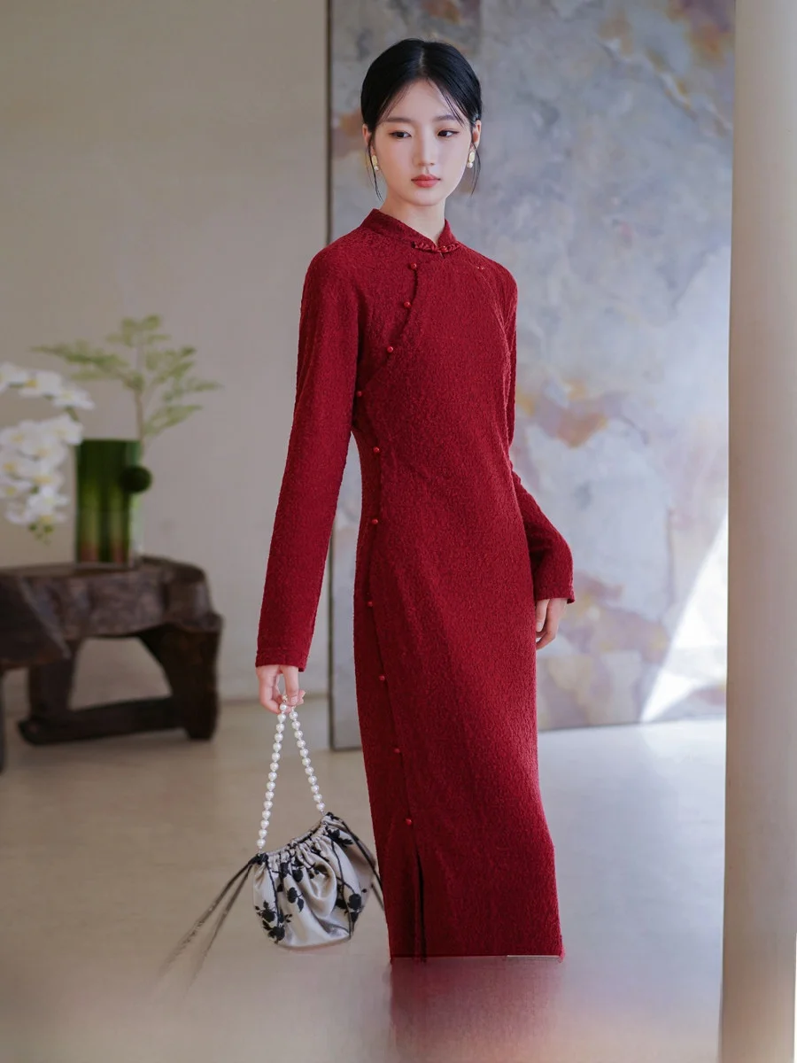 

Новое китайское длинное шерстяное платье-ципао для женщин, оригинальное, в цвете «счастливый красный», с низким разрезом, для повседневной носки, удобное посадка