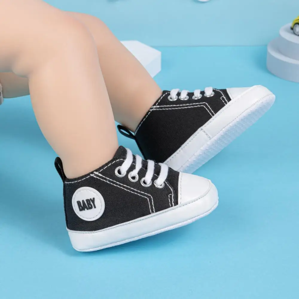 Einfarbige neue Schnürschuhe aus Segeltuch High-Top-Freizeit schuhe Baby Jungen Mädchen vier Jahreszeiten atmungsaktive rutsch feste Kleinkinds chuhe