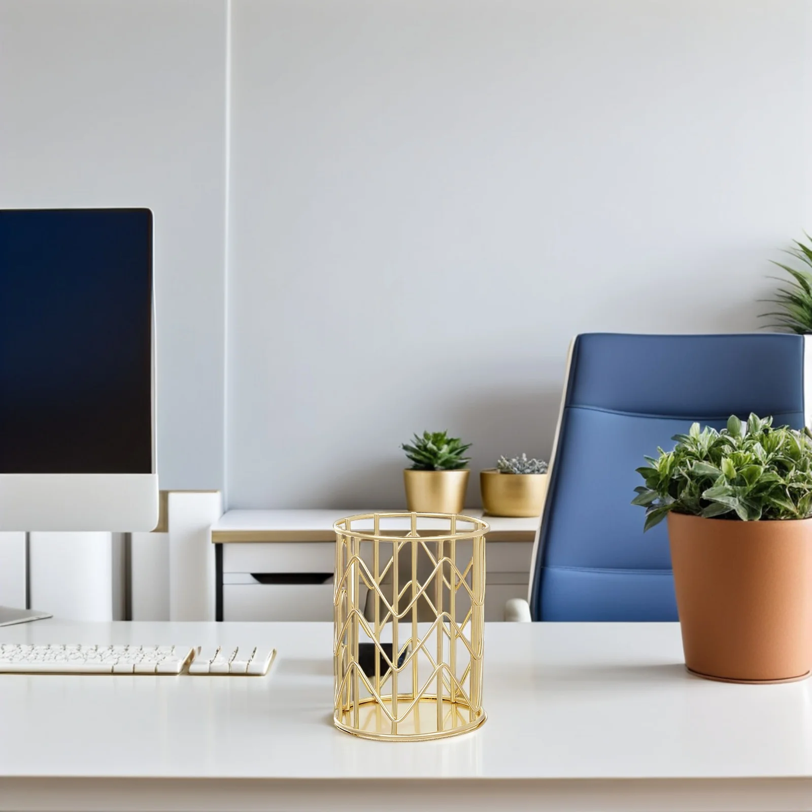 

1Pcs Iron Art Pen Holder Gold Plated Desktop Organizer Makeup Brush Organizer Multipurpose Storage Pen Holder