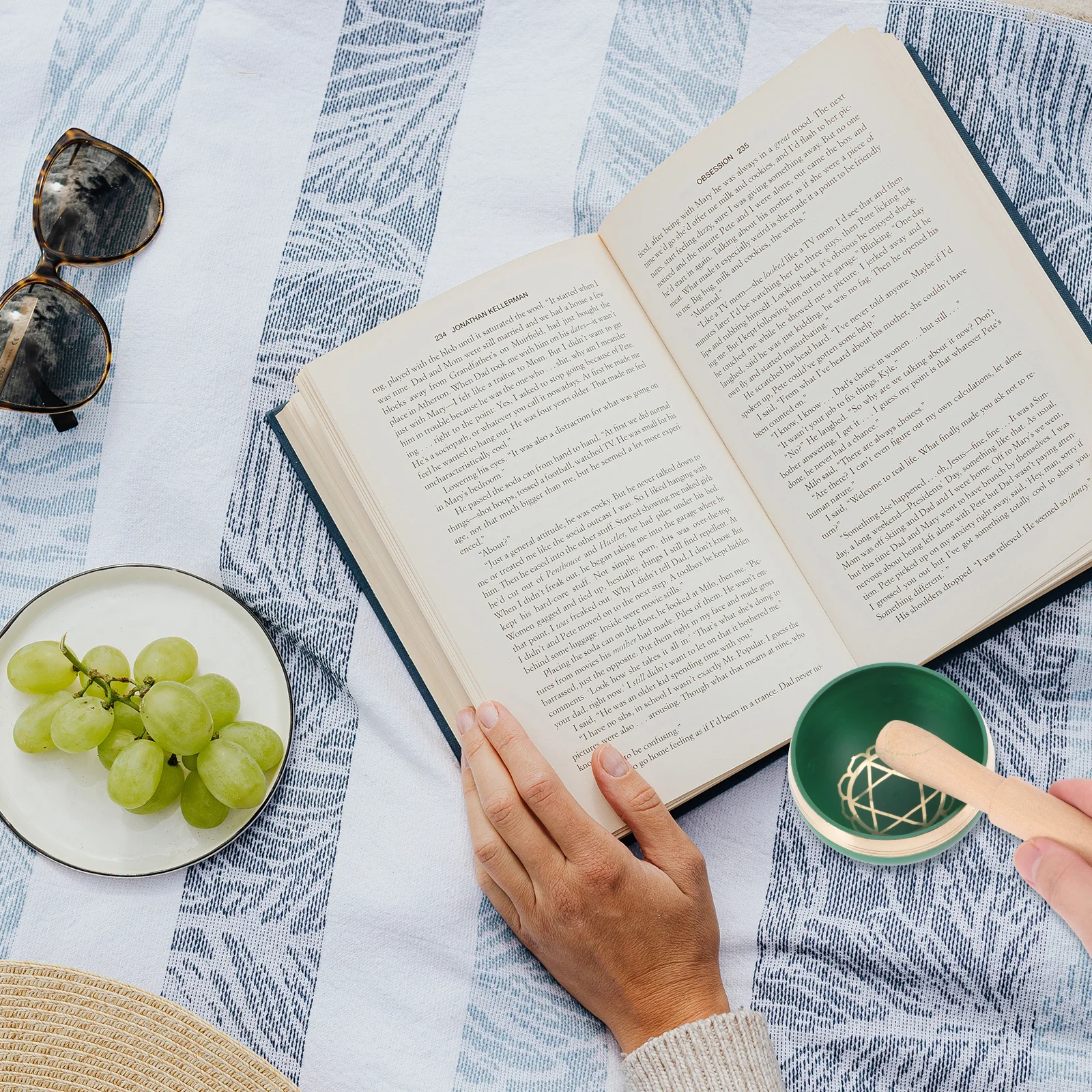 

1Set Creative Tibetan Singing Bowl Copper Meditation Bowl Deep Tones Calming Effects Portable Buddhism Supply