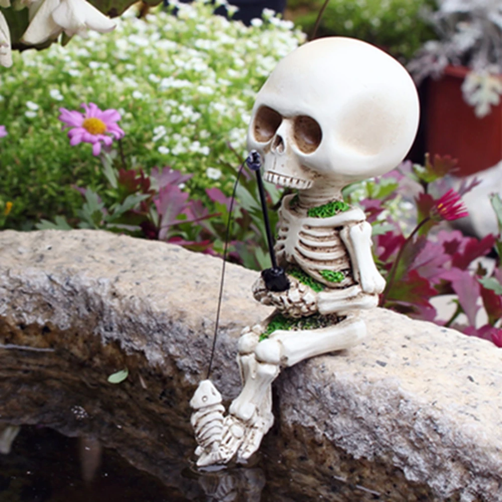 

New Fishing Skeleton ornaments Huaqi SKB15 Halloween Skeleton Statue resin ornament for decorative garden