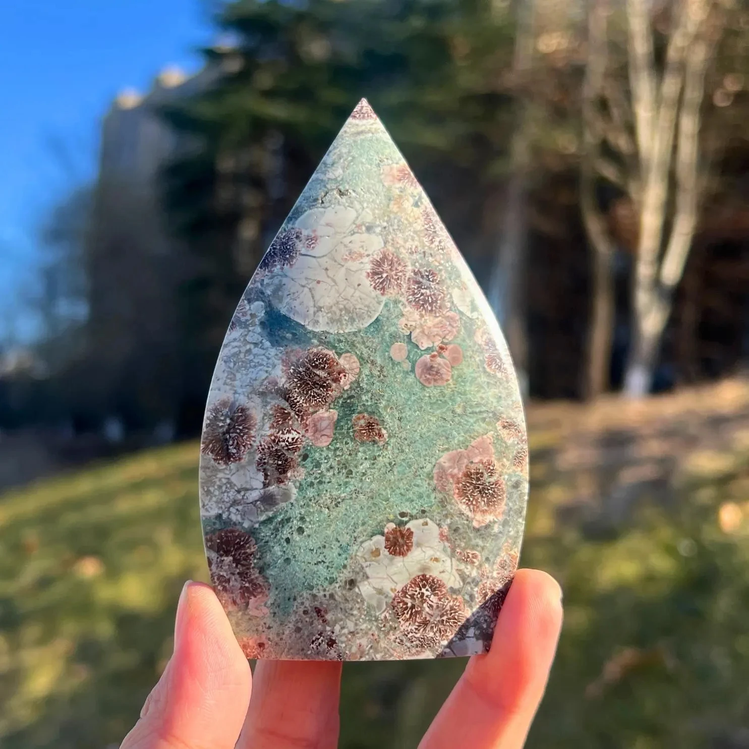 

1pc Green Cherry Blossom Agate Teardrop Carving - Green Sakura Stone Water Drop Ornament, Home Decor, Valentine's, Easter Gifts