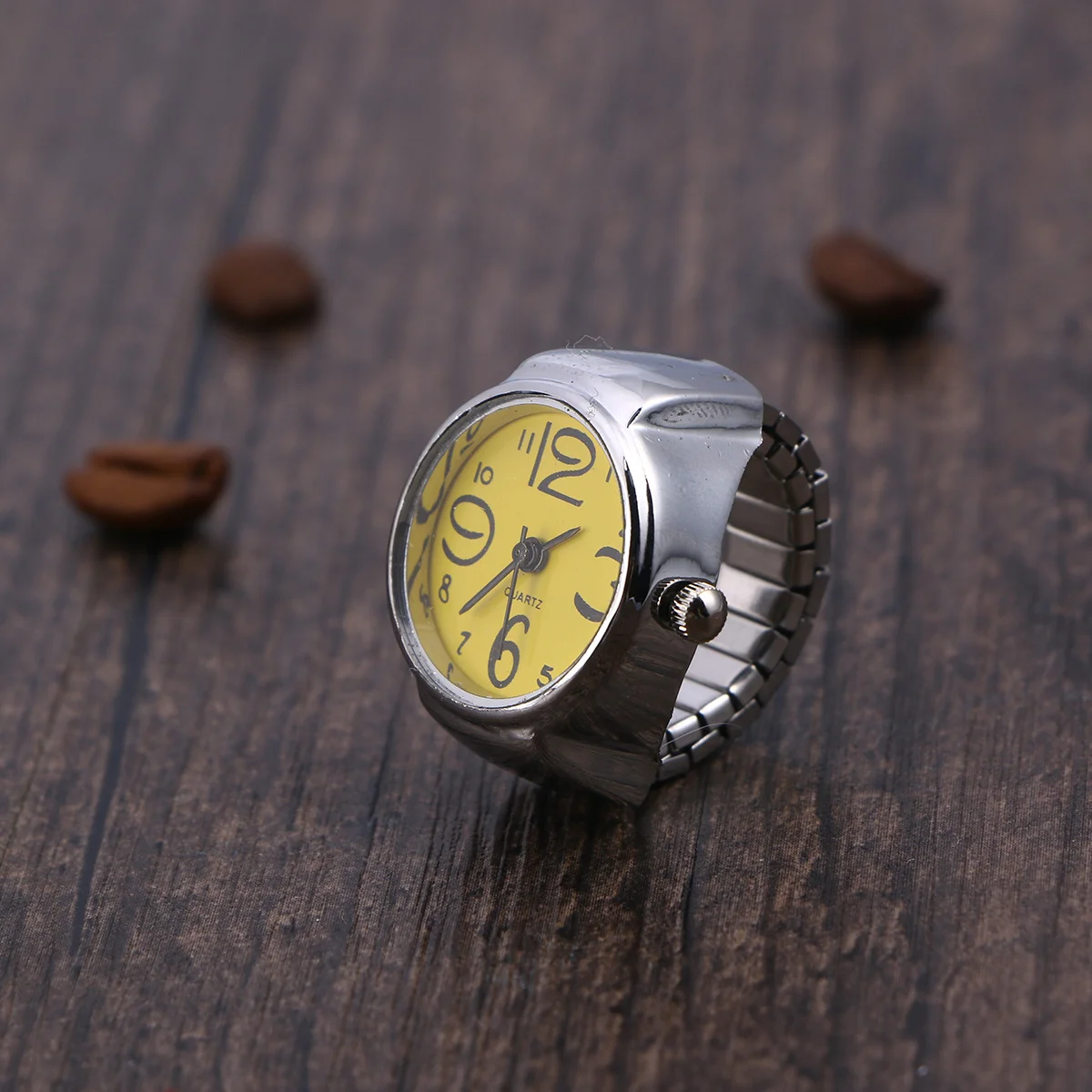 Reloj con anillo elástico creativo amarillo Unisex, reloj de cuarzo con dedo de acero inoxidable, regalo de moda informal para uso diario para hombres y mujeres