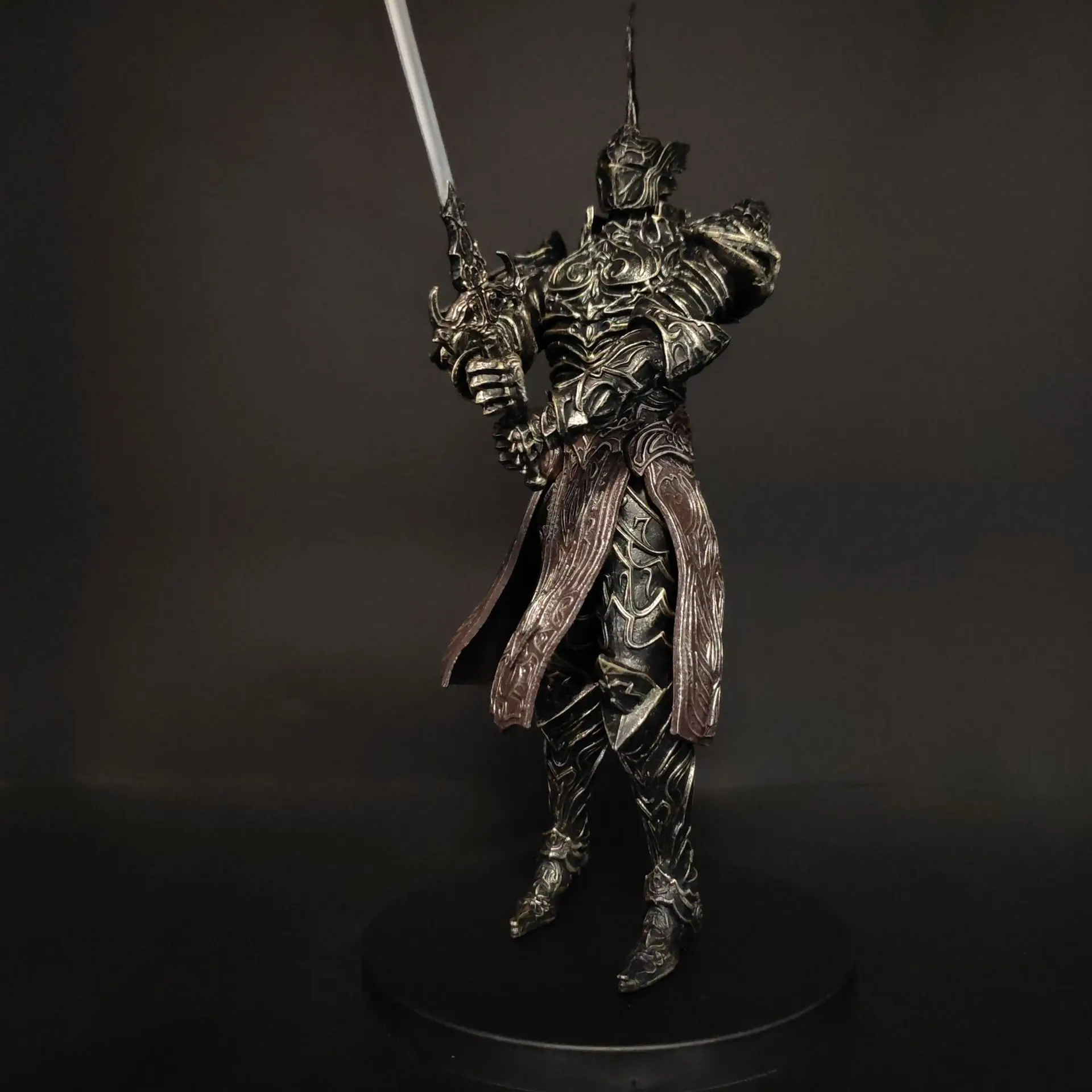 Dark Souls Dragon Slayer Ornstein Anime Actionfigur Kriegsspiel-Miniatur Sammlerstück Desktop-Ornament für Spielefans Großhandel – Detail 19