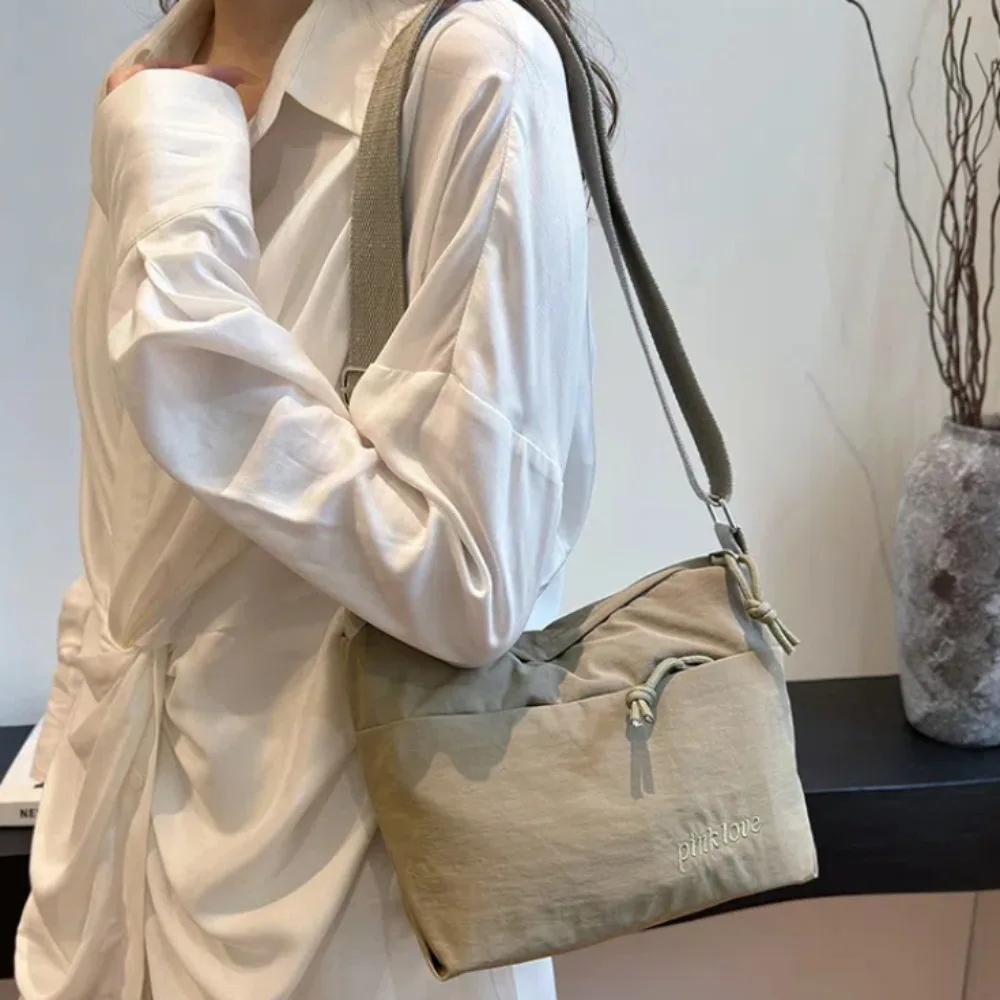 

Повседневная легкая сумка через плечо в корейском стиле, однотонная нейлоновая сумка через плечо, сумка для хранения, большая вместительная сумка для подмышек