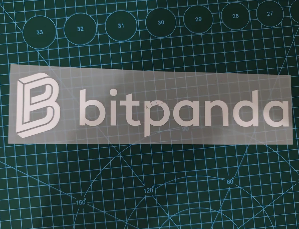 تخصيص شارات راعي كرة القدم B bitpanda حديد عالي الجودة على رعاية كرة القدم باللون البني