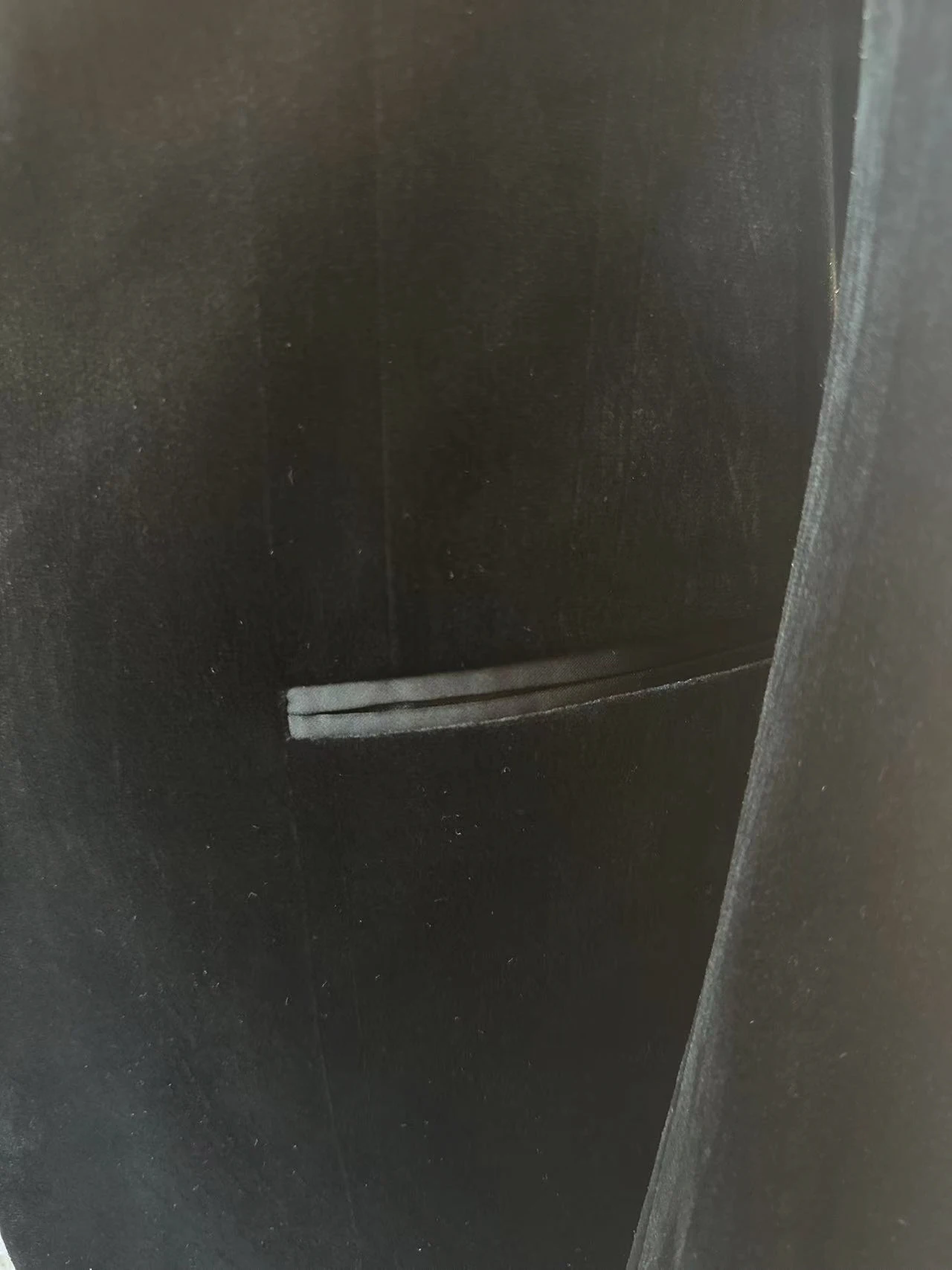 黒ベルベットメンズスーツセットコスチュームオムスリムフィットウェディンググルームタキシードジャケット+パンツサテンピークドラペルビジネスカジュアルスーツエレガント