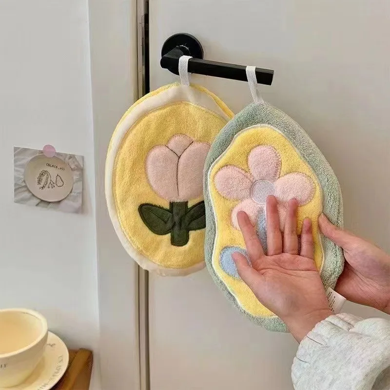 2/1 Piece Random Style Flower-Shaped Hand Towel, Hanging Type for Bathroom and Kitchen, Cute Handkerchief, Small Square Towel, Suitable for Various Occasions - view 4