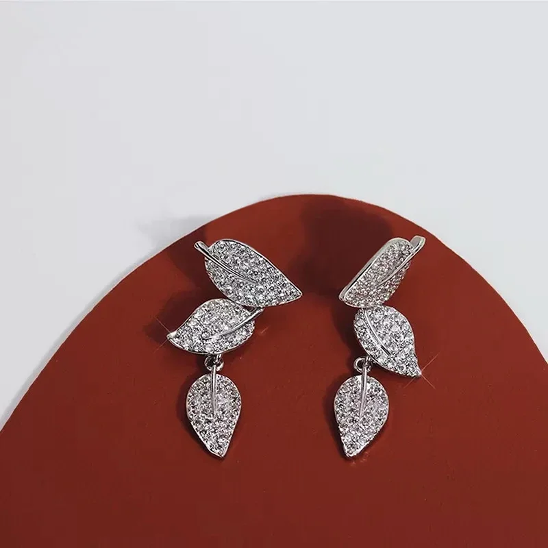 Huitan exquisite brillante Blatt Tropfen Ohrringe für Frauen neu trend ige schöne Ohr Accessoires wunderschöne Hochzeits feier Schmuck