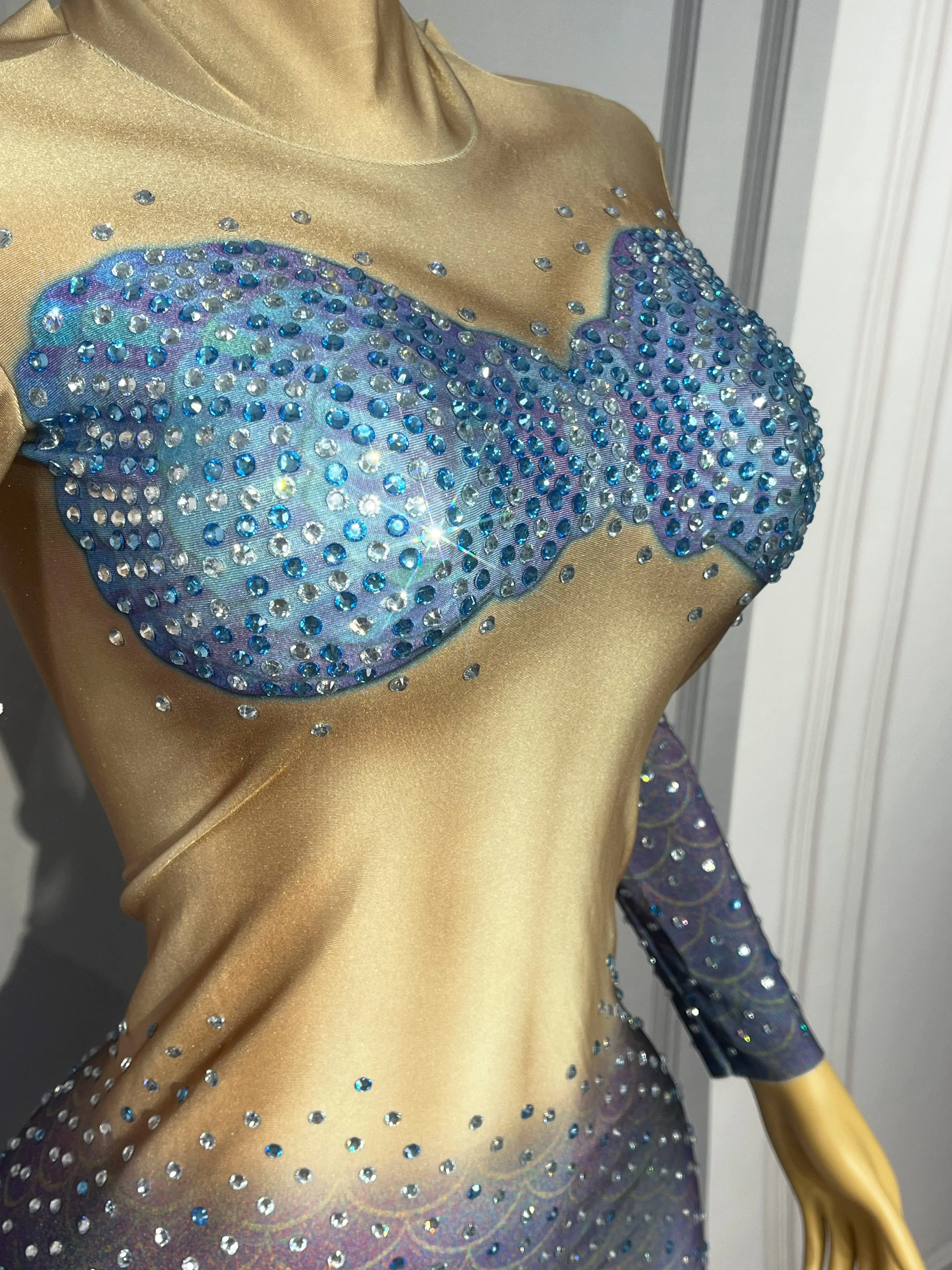New Fish Scale Pattern Designed Shining Rhinestones Bodysuit Women Party Show Fashion Outfit Singer Dancer Performance Renyulei
