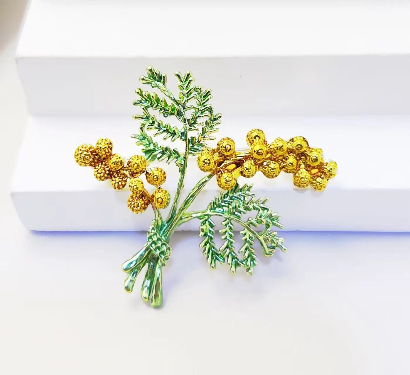 

New Fashion Pinecone Brooch with Emerald Pine Branch Pin, Clothing Accessories, Leaf Chest Flower