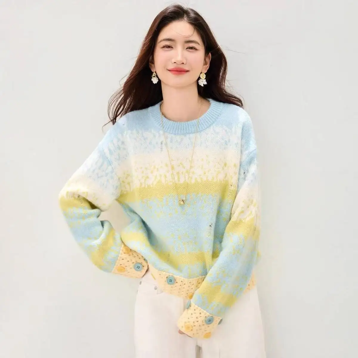 سترة متماسكة ملونة مع زر تفصيل للربيع والخريف للنساء نمط حلو غير رسمي فضفاض مناسب قصير الطول رقبة دائرية #3