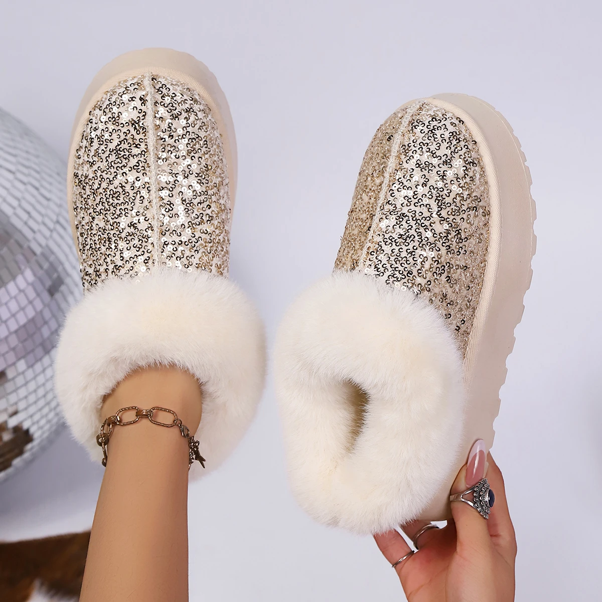 inverno-feminino-chinelos-de-algodao-moda-lantejoulas-botas-de-neve-quentes-mulher-antiderrapante-engrossar-sapatos-de-pelucia-feminino-plus-size-slides