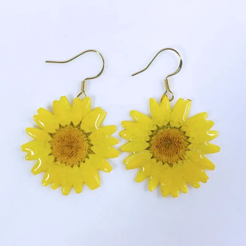 

Natural White Daisy Flower Earrings Handmaking Epoxy Resin Dried Flower Earrings Creative Pressed Flowers Statement Jewelry 2024