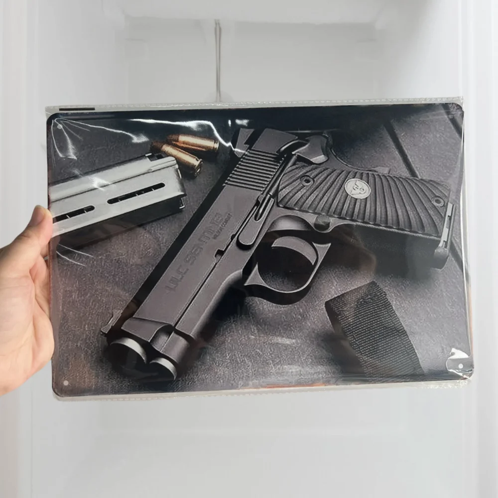 علامة اللوحة القصدير مسدس HD. طراز عتيق، مثالي للمنزل والبار والنادي. يضيف سحرًا إلى ديكور الحائط.