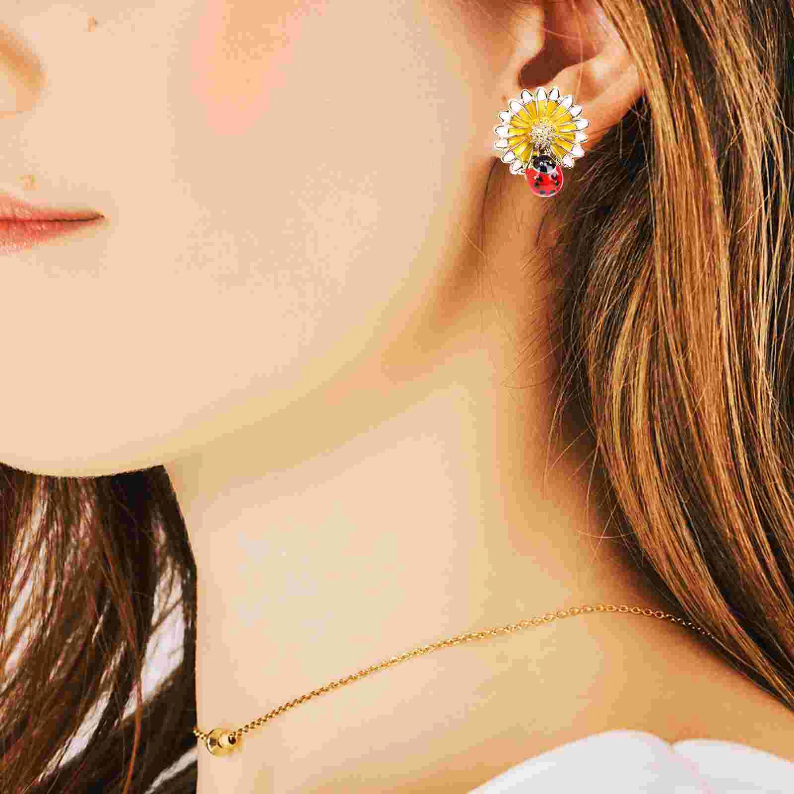 Ladybug Earrings Trendy Pearl Hoop Flower for Women Daisy Stud Fashion Temperament Miss