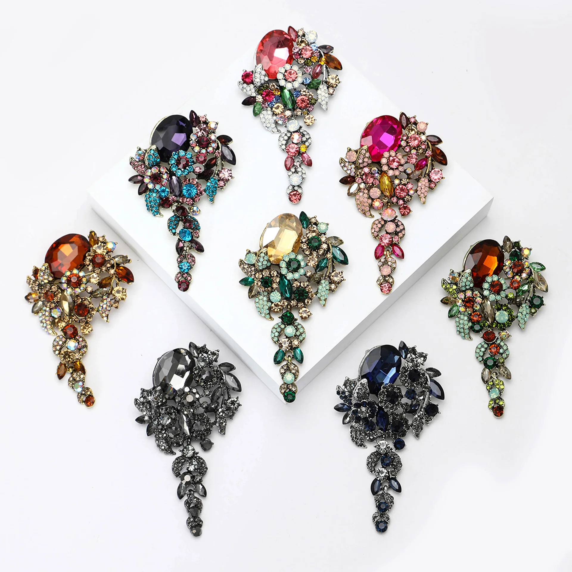 

Vintage Baroque Luxury Fringe Flower Brooch Pin Jewelry Accessories for Men Women Wedding Party Gift