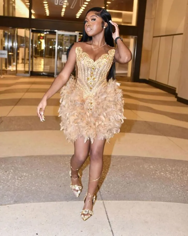 

Gold Luxury Short Prom Homecoming Dresses for Black Girl Sparkly Diamond Crystal Feather Birthday Gown vestidos de graduación