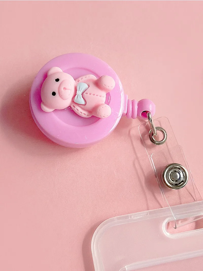 

1 шт. канцелярский товар: выдвижной держатель для кредитных карт и бейджей с мультяшным дизайном, клипса для идентификационных карт и бейджей