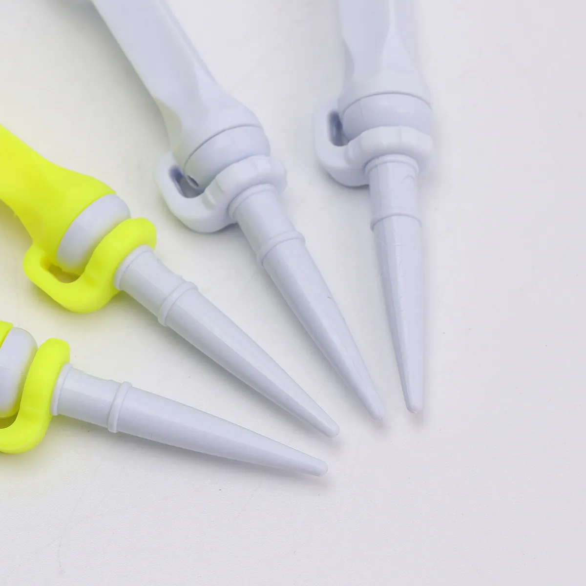 

4Pcs Golf Tees Plastic Ball Nails Strong Eco Friendly Sports Training Equipment Accessories for Beginners Professionals Golf