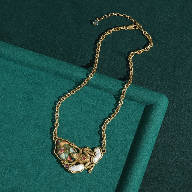 

Vintage Gold Color Toad Chain Necklace Natural Stone Rhinestones Charms Antique Luxury Designer Jewelry Mothers Day Gift 2025