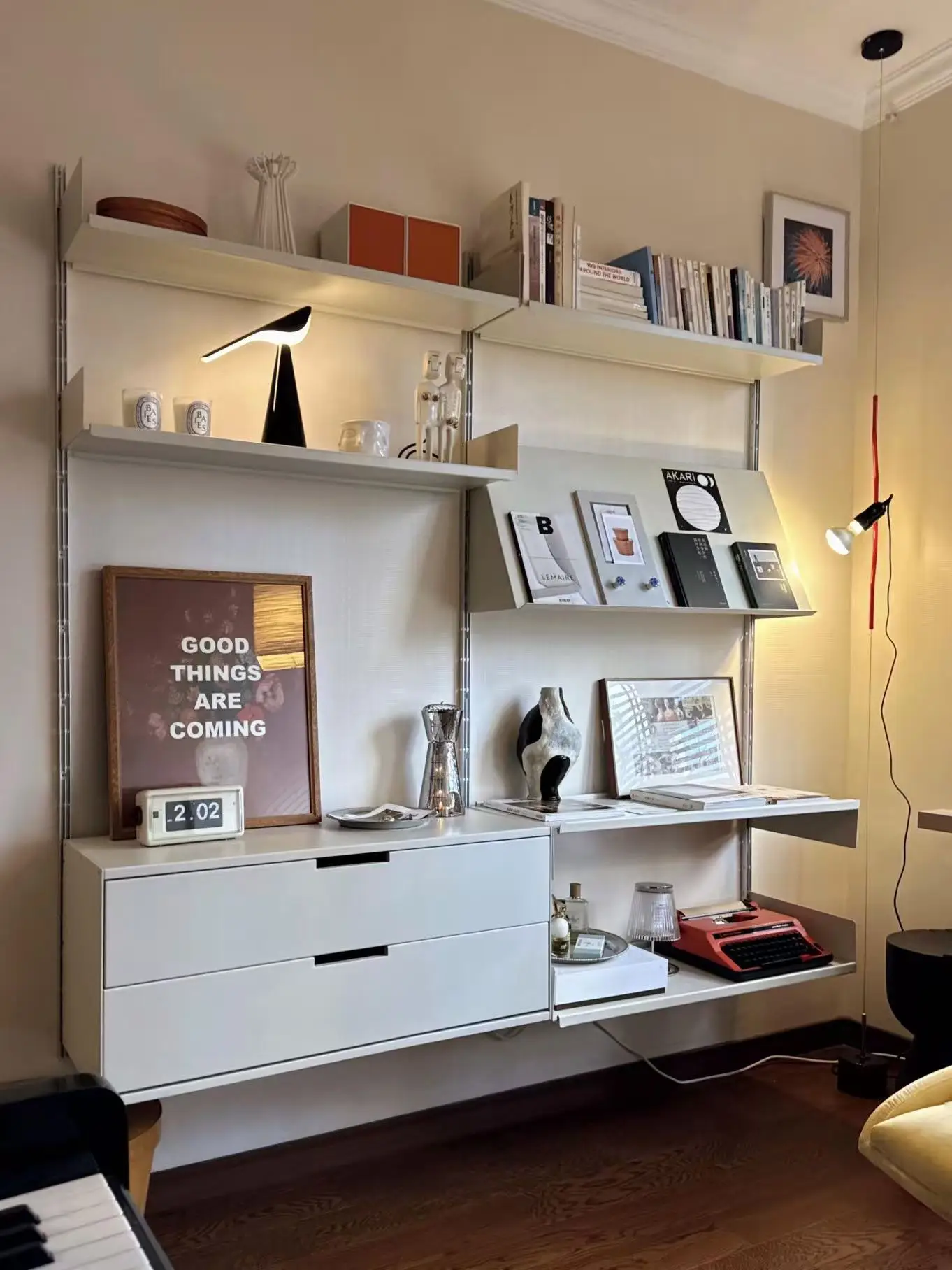 Simple Invisible Wall Mounted Lifting Shelf Movable Display Shelf Storage Shelf Vitsoe606 Track Bookshelf