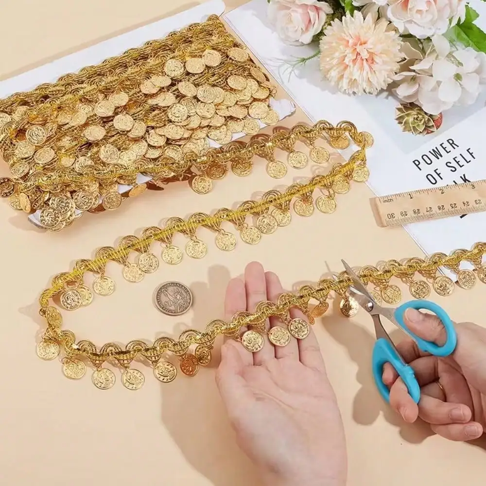 Goldmünzenförmige Paillettenbesatz-Borte mit Quasten, 4 cm breit, Pailletten-Quastenband, Fransen für Tanzkleider, Gürtel, Ketten, Kleidung – Detail 2