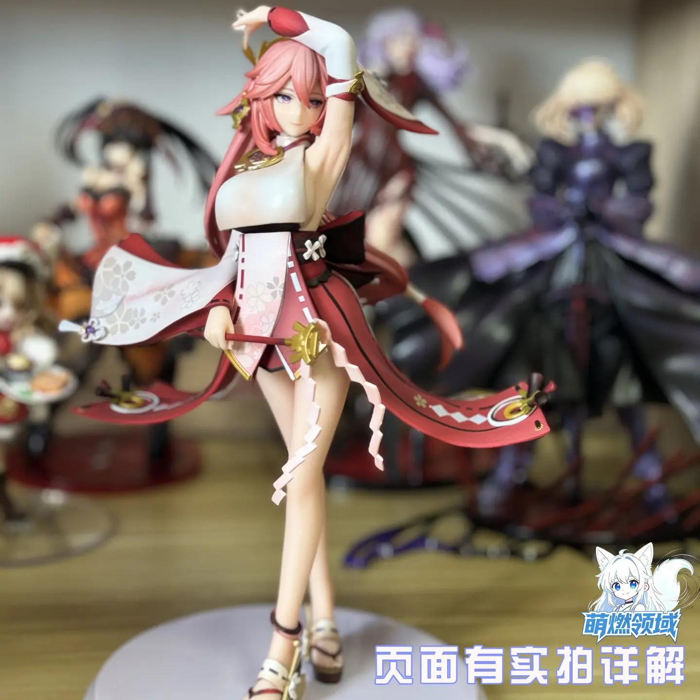 figurine-d'anime-de-fille-de-renard-de-cheveux-roses-shrine-maiden-ver-avec-statue-de-modele-de-bureau-pre-peinte-gk-a-pose-surelevee