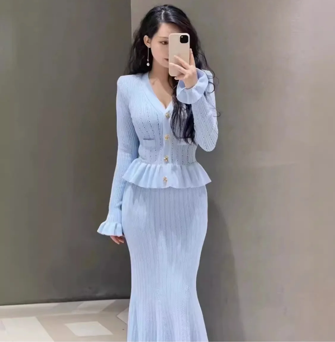 Women's blue V-neck two-piece suit with long sleeves, slim fit knit top or elegant ladies' long skirt