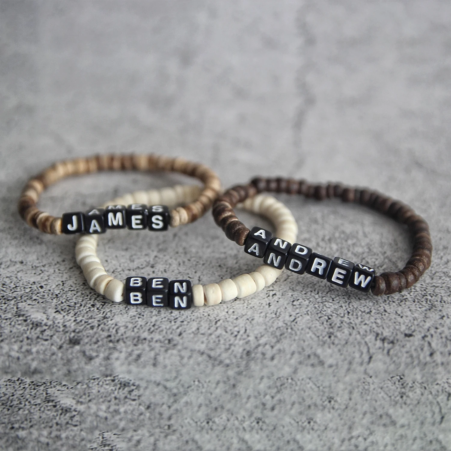 سوار على شكل قشرة جوز الهند مخصص للرجل/الأب/صديقها، سوار اسم مطرز، سوار الاسم، هدية عيد الأب، هدية له، قطعة واحدة