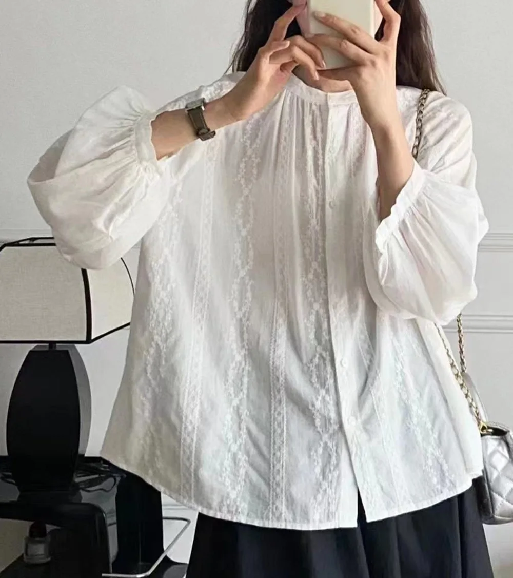 Nuova camicia con maniche a lanterna in cotone primaverile 2025, ricamo da donna, camicetta ampia con temperamento francese vintage Mori Girl T54113CC