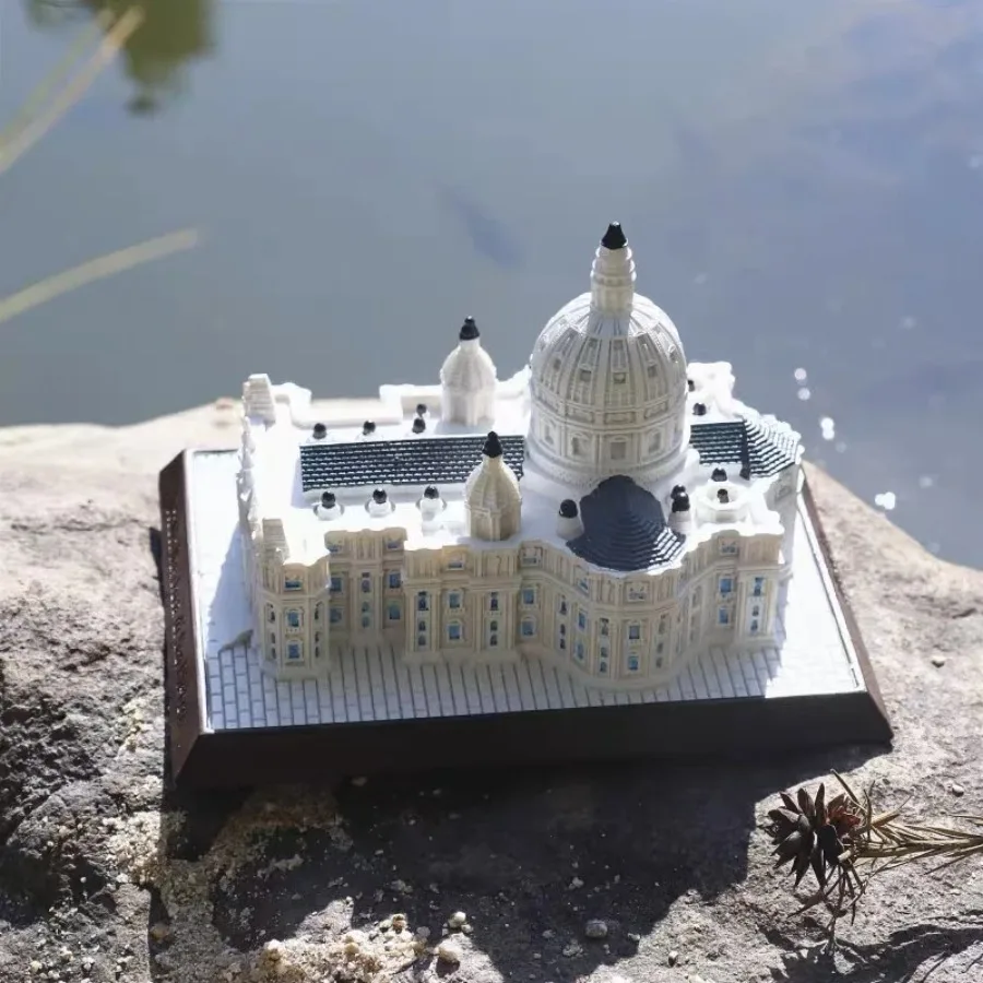 Basilica di San Pietro Ornament St. Peter‘s Basilica Church Model World Great Architectural Resin Crafts Home Decor Desk Gift